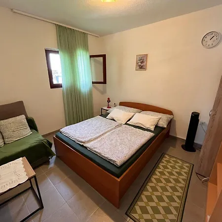 Ana -green Street Privlaka (Zadar)