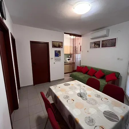 Ana -green Street Apartment